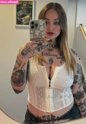 Goth Queen [ goth-queen ] - check ur messages, I have something XXXtra special going on right now