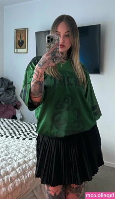 Goth Queen [ goth-queen ] - Let’s fuck 😝😝