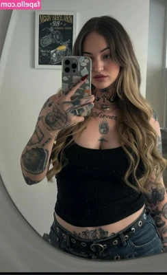 Goth Queen [ goth-queen ] - Starting the day off right 😉💋