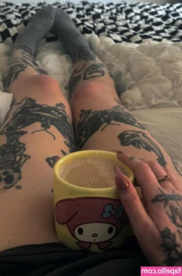Goth Queen [ goth-queen ] - Baby I'm about to have a squirt send me a private message if you want