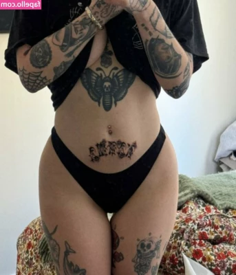 Goth Queen [ goth-queen ] - My ass does look good in denim  doesn t it    Tip if I should take