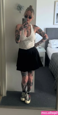 Goth Queen [ goth-queen ] - Bath time