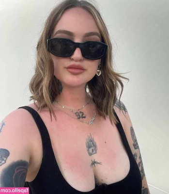 Goth Queen [ goth-queen ] - tits before work! oh and my fuzzy kitty too...