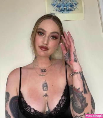 Goth Queen [ goth-queen ] - Always in the mood 🫣🧡 wbu?