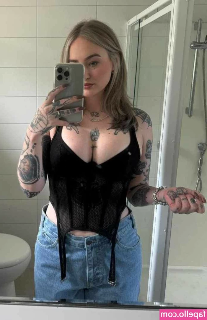 Goth Queen [ goth-queen ] - I just wasn t satisfied with my earlier attempt sooo    Here we go