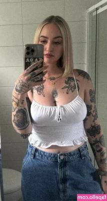 Goth Queen [ goth-queen ] - My pussy got really wet during cam last night and I thought you might