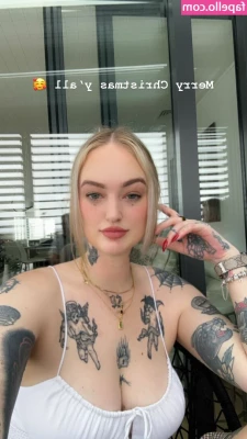 Goth Queen [ goth-queen ] - Who wants to come shower with me
