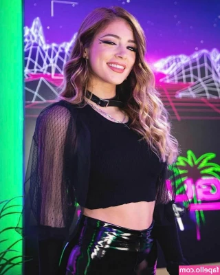 Chrissy Costanza [ chrissy-costanza-1 ] - Anyone here likes some soles   I would love some feet massage and who