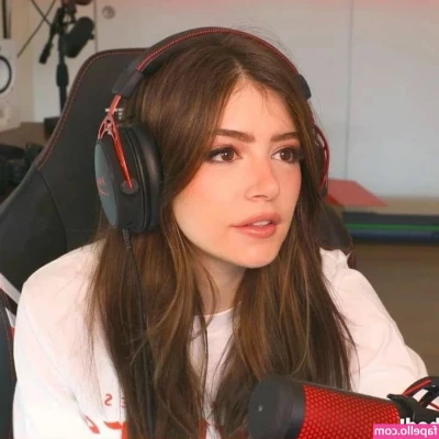 Chrissy Costanza [ chrissy-costanza-1 ] - I hope you have a lovely weekend 💗