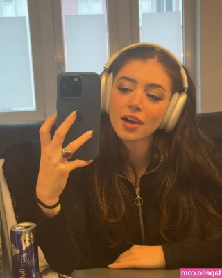 Chrissy Costanza [ chrissy-costanza-1 ] - gm