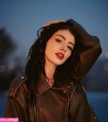 Chrissy Costanza [ chrissy-costanza-1 ] - Wanna play with me