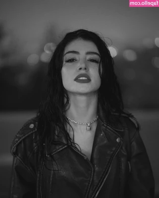 Chrissy Costanza [ chrissy-costanza-1 ] - now who's the boss? 😈