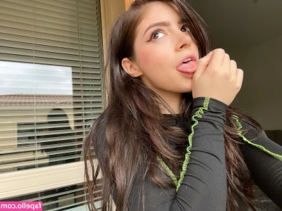 Chrissy Costanza [ chrissy-costanza-1 ] - Soy nueva en esto   Con que empezamos