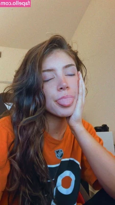 Chrissy Costanza [ chrissy-costanza-1 ] - 🎥 Ella Hughes gets to her knees & teases my feet & licks