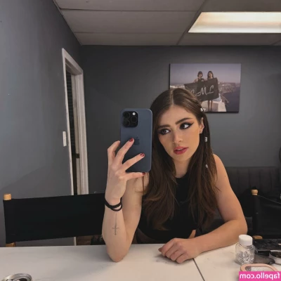 Chrissy Costanza [ chrissy-costanza-1 ] - look into my eyes while you do that