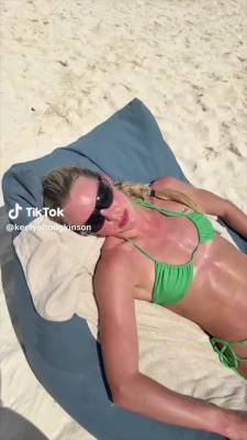 Keely Hodgkinson [ keely-hodgkinson ] - I m always up for some swinging fun