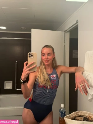 Keely Hodgkinson [ keely-hodgkinson ] - Waking up with BOOTY ATTITUDE..🥵🍑 Who's gonna spank it out of