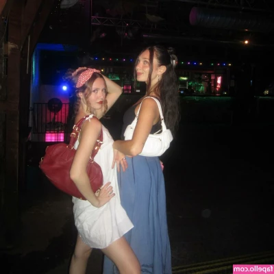 Maddie Ziegler [ maddie-ziegler ] - always better from the back ;)