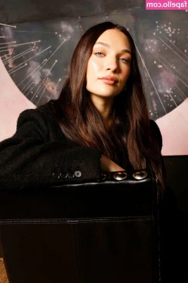 Maddie Ziegler [ maddie-ziegler ] - Who wants to shower with mummy