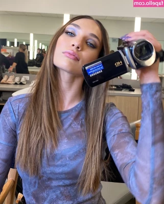 Maddie Ziegler [ maddie-ziegler ] - Outside tittyside (.)(.)💋