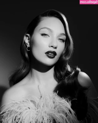 Maddie Ziegler [ maddie-ziegler ] - Nothing like relaxing on a daybed  All I m missing is a foot massage 