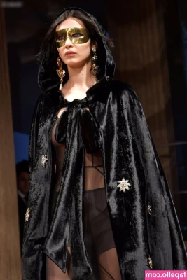 Bella Hadid [ bella-hadid ] - DISCOUNT 70    Your last chance to buy my Christmas content   Video