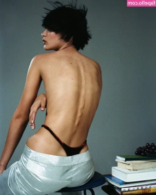 Bella Hadid [ bella-hadid ] - Must be love on the brain ;)