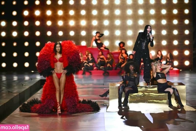 Bella Hadid [ bella-hadid ] - (34/100)  I see no reason why I shouldn’t finish the challenge from