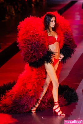Bella Hadid [ bella-hadid ] - Sucking dick 💦💦💦