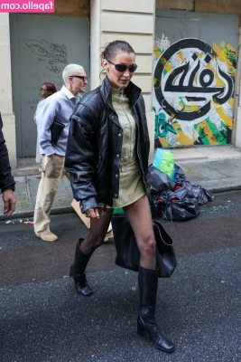 Bella Hadid [ bella-hadid ] - Day 16: Big daddy can you please fuck my ass hard for Christmas??