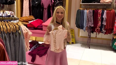 Kenzie Reeves [ kenzie-reeves ] - Want to see it uncensored? Then check out my new topless video FOXY'S