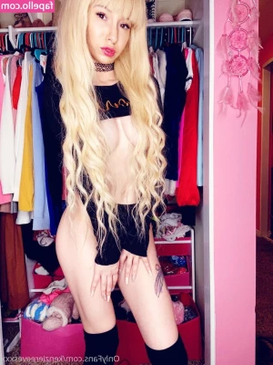 Kenzie Reeves [ kenzie-reeves ] - A bit lonely in this couch  Bury your face in my cunt