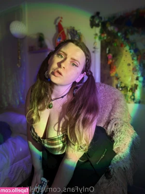 chellelovesu - Some might say the dildo is in the way