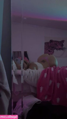 Bella Farn [ bella-farn ] - Help ya girl out she needs her toes glammed and prepped for some sexy