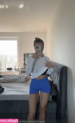 maxima_mclk [ maxima-mclk ] - Stupid pick up lines make me blush  but what does this look do to you
