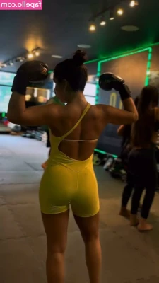 Kéfera Buchmann [ kefera-buchmann ] - How many balls can I hold in one hand? @tmotp