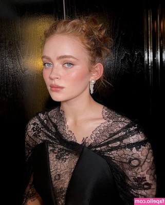 Sadie Sink [ sadie-sink ] - Really wet start of the Friday x