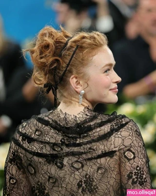 Sadie Sink [ sadie-sink ] - I love wearing stockings with no panties so you get just a hint of