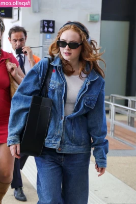 Sadie Sink [ sadie-sink ] - A bit nippy indside 😋