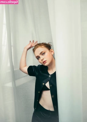 Sadie Sink [ sadie-sink ] - Do you like to see gym progress photos or it's not your cup of tea?