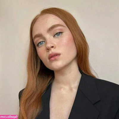 Sadie Sink [ sadie-sink ] - GIANT SAFETY PIN HAHA