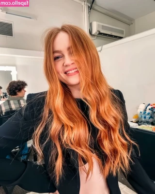 Sadie Sink [ sadie-sink ] - That thongthathongthongthong
