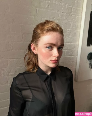 Sadie Sink [ sadie-sink ] - New weekly in dms! Boobie tease over my sports bra at my setup. What