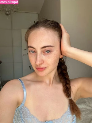 sansastark21 - Happy Titty Tues