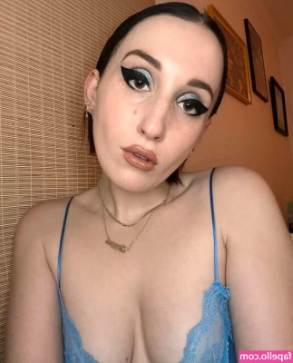 Harley Quinn Smith [ harley-quinn-smith-1 ] - stockings, garter, bra, and panty. big round booty standing. pawg,
