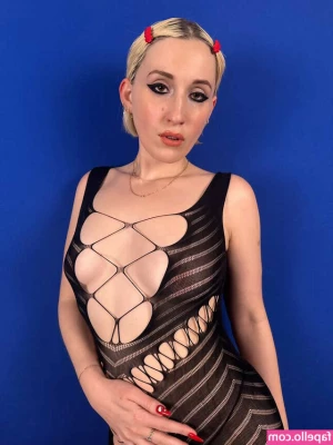 Harley Quinn Smith [ harley-quinn-smith-1 ] - Take me home country roads