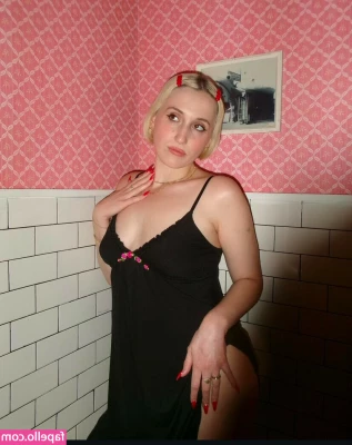 Harley Quinn Smith [ harley-quinn-smith-1 ] - Are you having a nice Sunday?