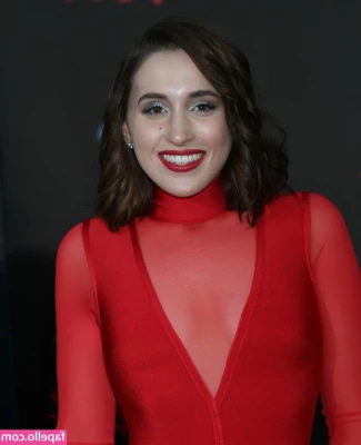 Harley Quinn Smith [ harley-quinn-smith-1 ] - Shower time sexy
