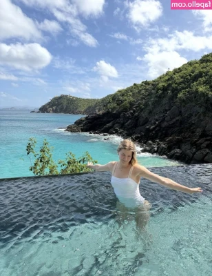 Eugenie Genie Bouchard [ eugenie-genie-bouchard ] - sneaky outd0or vibe session makes the grass a bit wetter 🥵💦💦