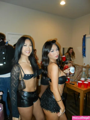 Kim Vuong [ kim-vuong ] - Do you wish you were behind me?